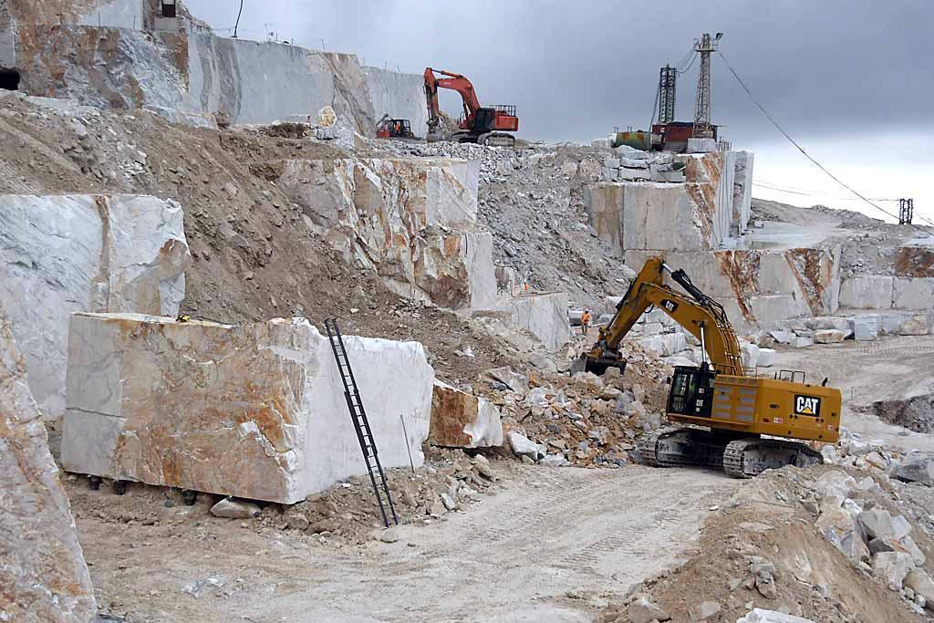 Una cava di marmo