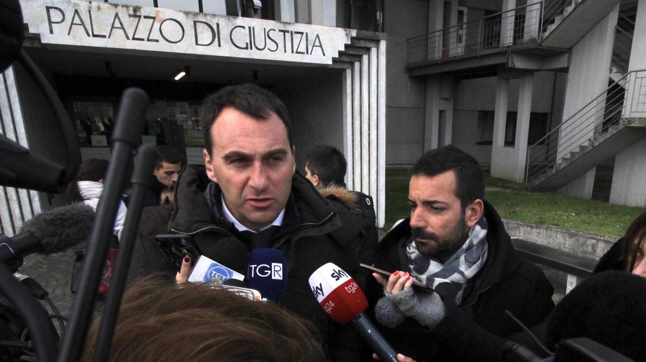 Gli avvocati Nistri e Alfano rispondono ai cronisti fuori dal tribunale