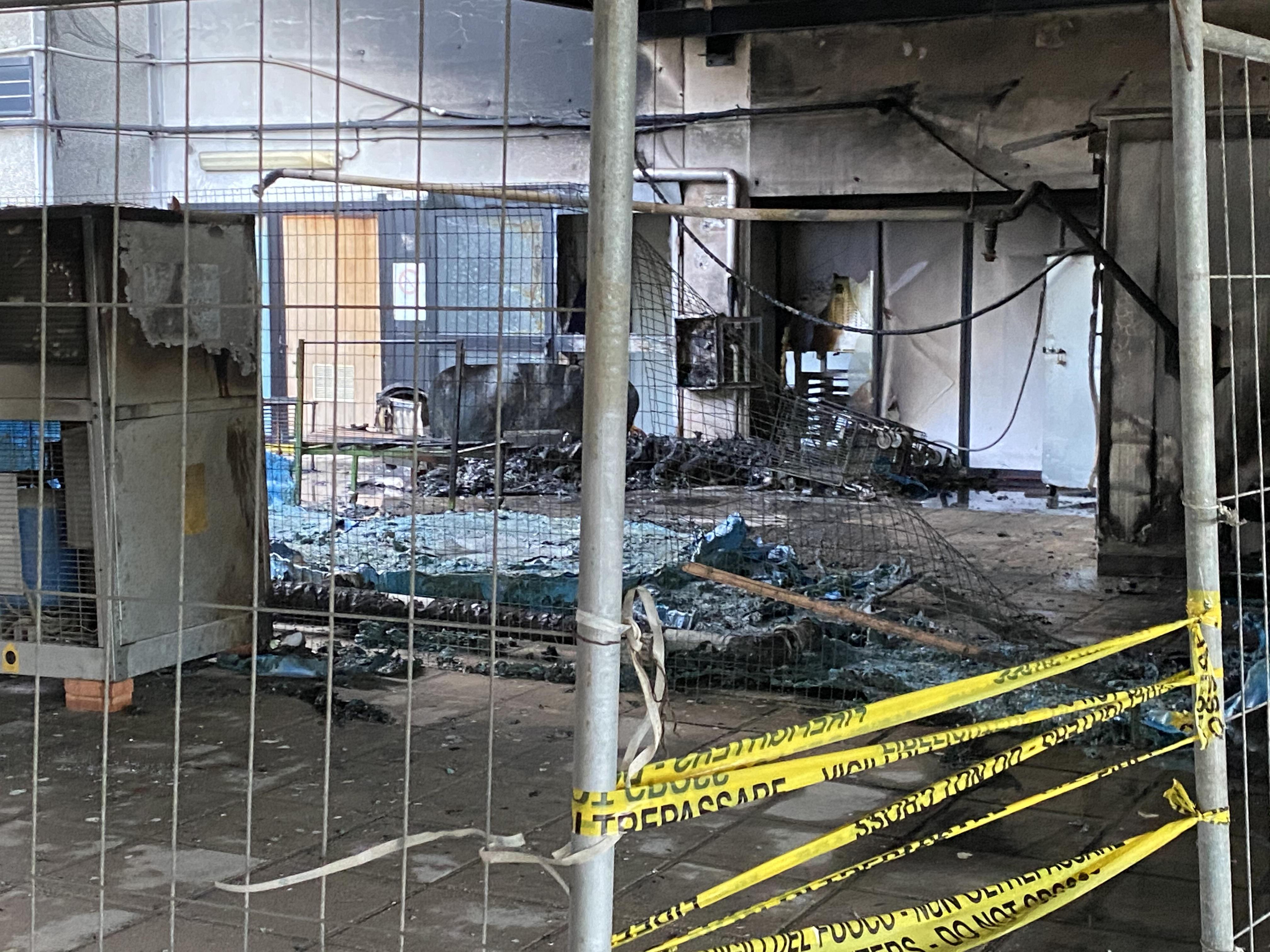 Incendio nel deposito di un supermercato