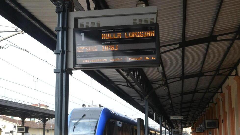 «Tra Aulla e Genova treni inesistenti: la colpa è anche dei sindaci»