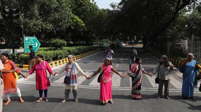 India: in 50 milioni fanno catena umana