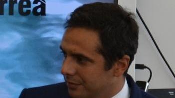 Quattro difensori per arginare l’attacco degli avversari