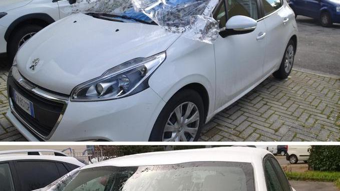 Lanci di sassi contro auto di passaggio «Un botto enorme, ho avuto paura»
