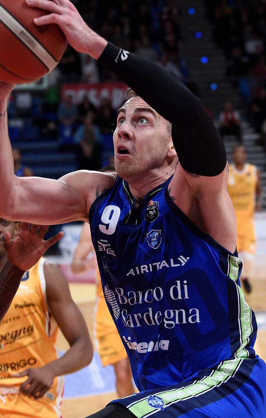Sorokas e Magro, che grinta Bilan dominatore sotto canestro