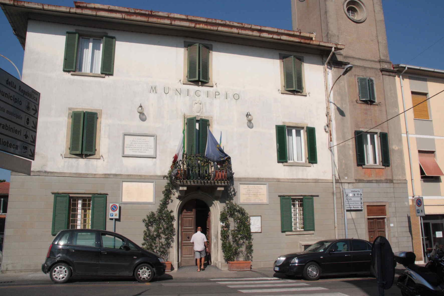 Spariti 450mila euro dal Comune di Collesalvetti: oltre all’ex economa ecco altri tre indagati 
