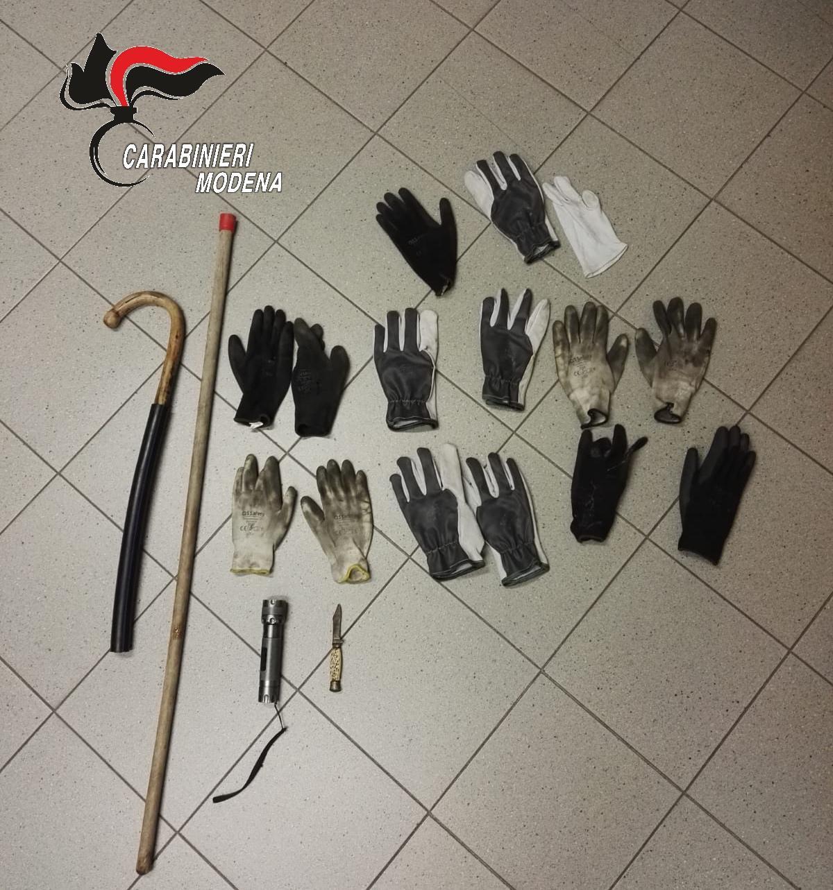 Formigine, oggetti per scassinare nascosti in auto: denunciato