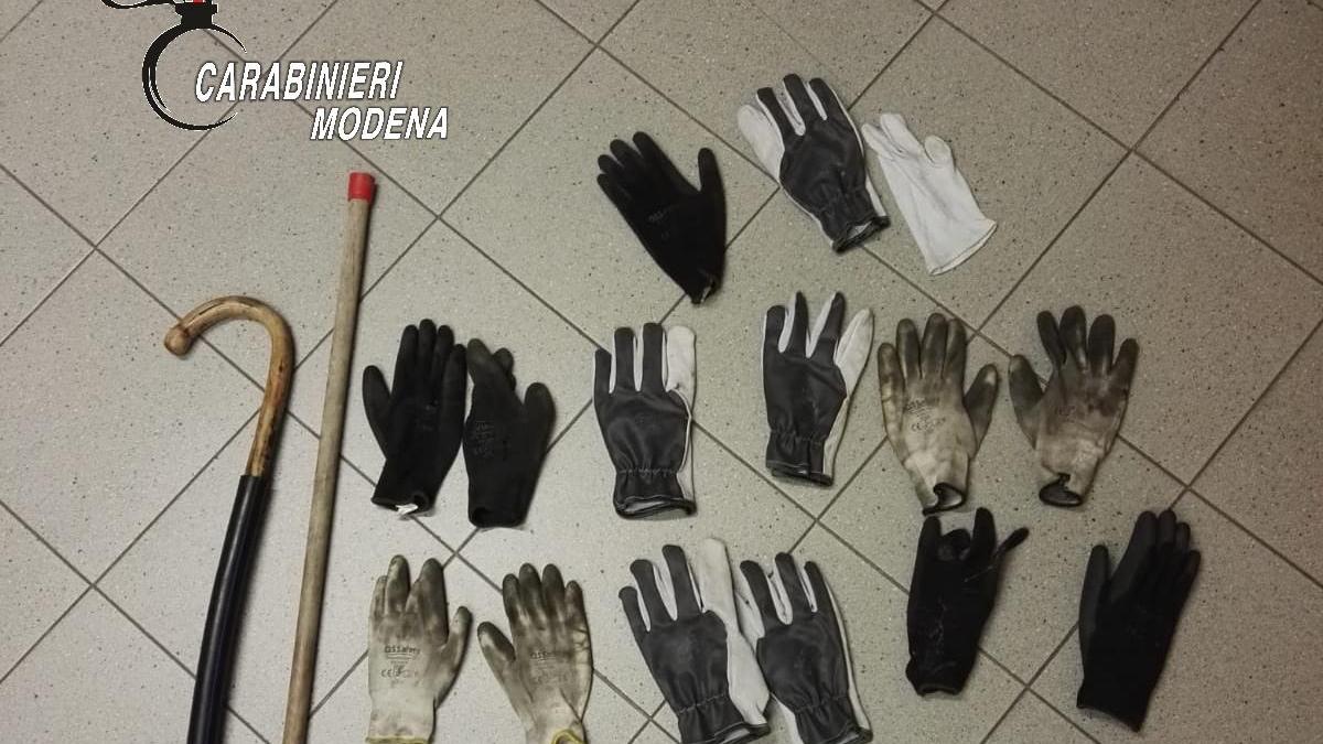 Formigine, oggetti per scassinare nascosti in auto: denunciato