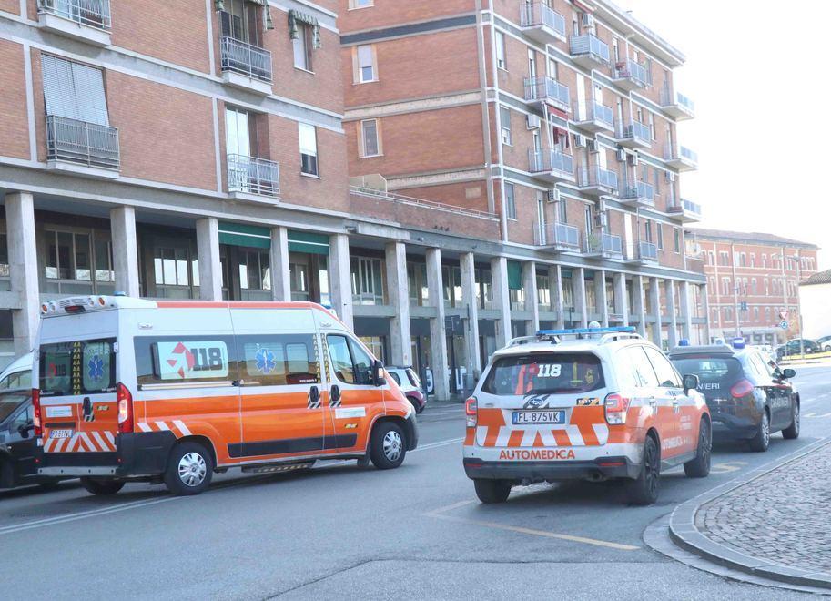 Ferrara, anziano colto da rimorso tenta di farla finita 