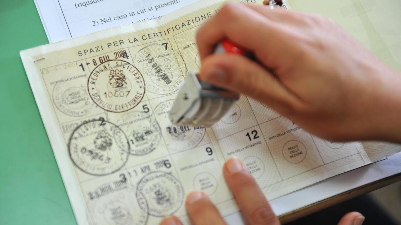 Regionali, aperture straordinarie per tessere elettorali