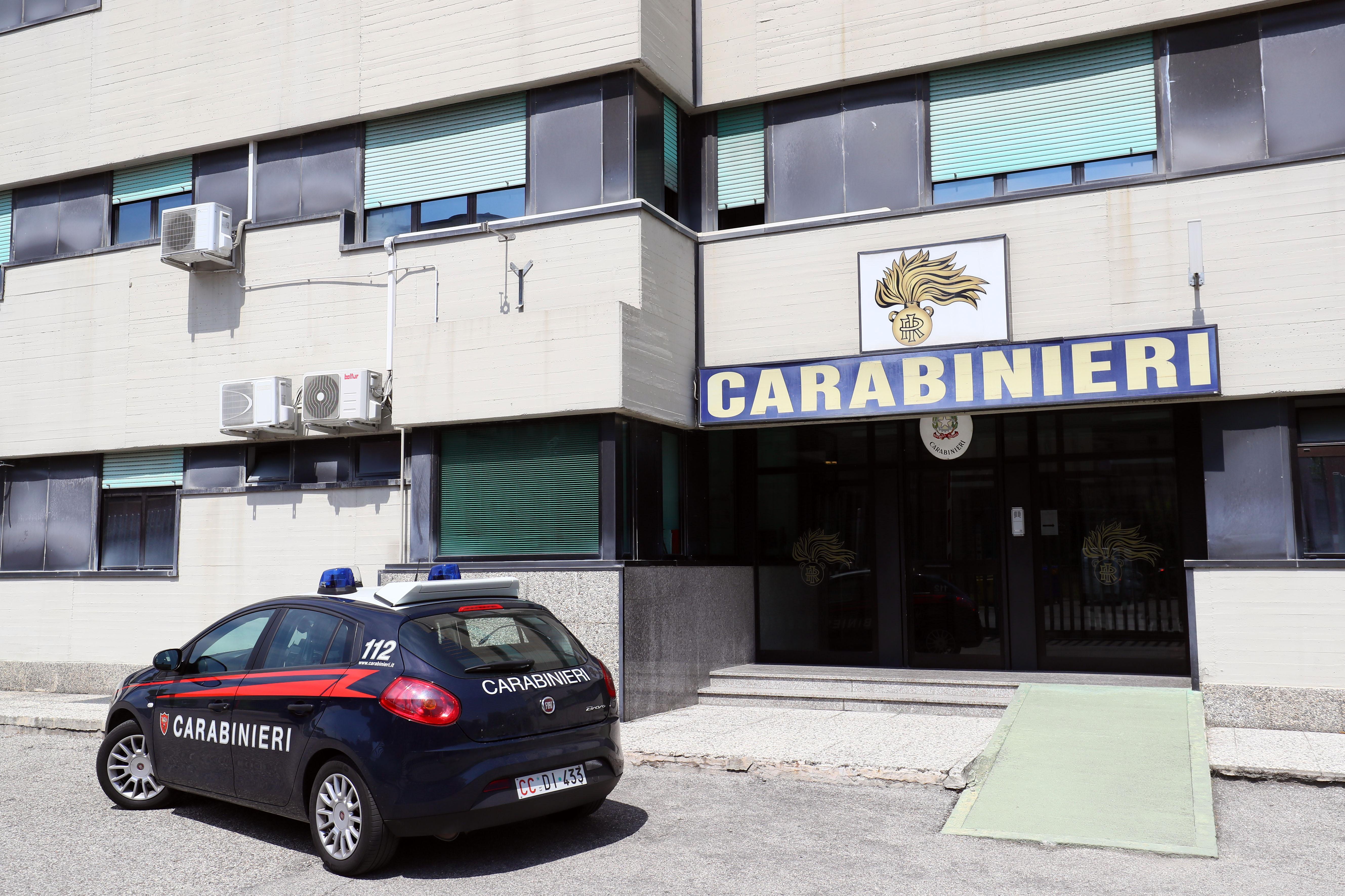 Sorpreso fuori dalla Coop di Cento con generi alimentari rubati 