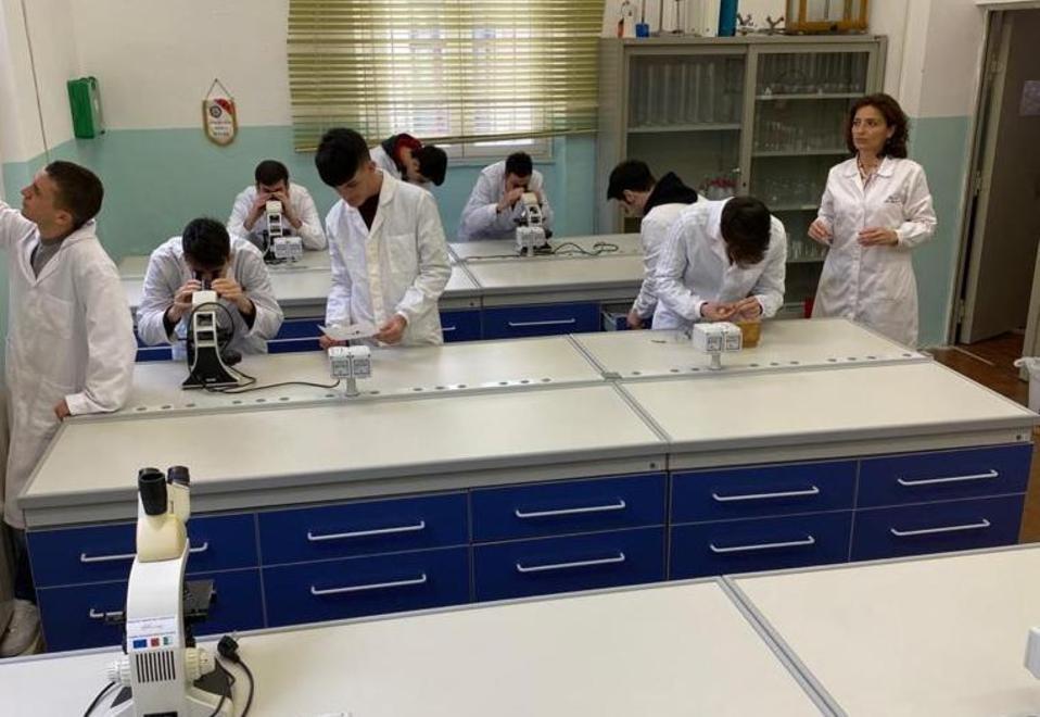 Dalla gastronomia ai droni subacquei, ecco i laboratori del Foresi-Brignetti 