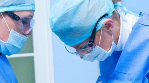 Modena, «Intervento disastroso». Paziente fa causa al dentista