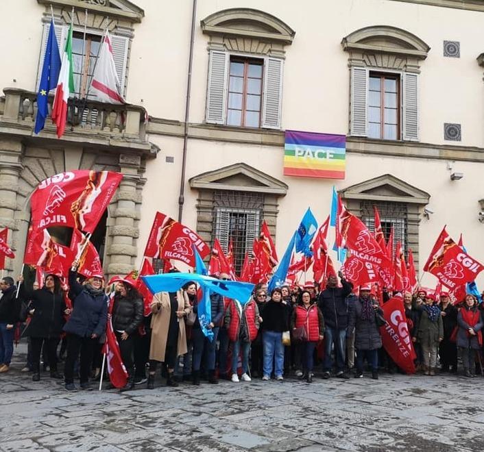 Le addette alle pulizie a scuola in manifestazione a Roma 