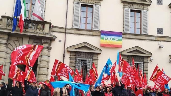 Le addette alle pulizie a scuola in manifestazione a Roma