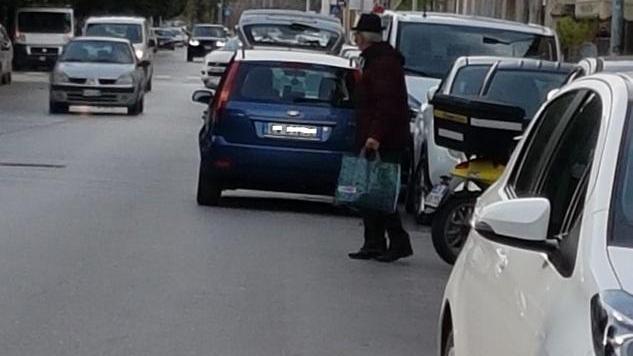 Auto in senso contrario «Il Comune provveda»