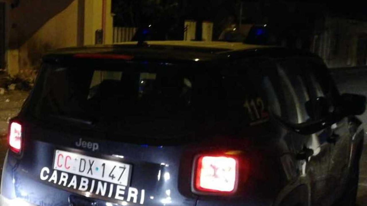 Tempio, facevano pipì sulle vetrine: multe fino a 10mila euro