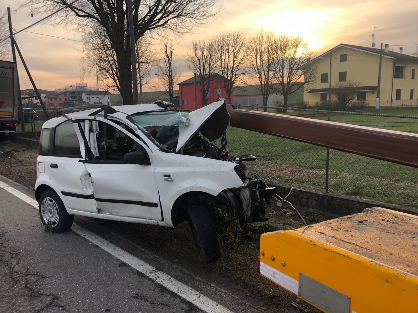 Camposanto, schianto  sulla Panaria Bassa tra auto e camion nella notte: un morto 