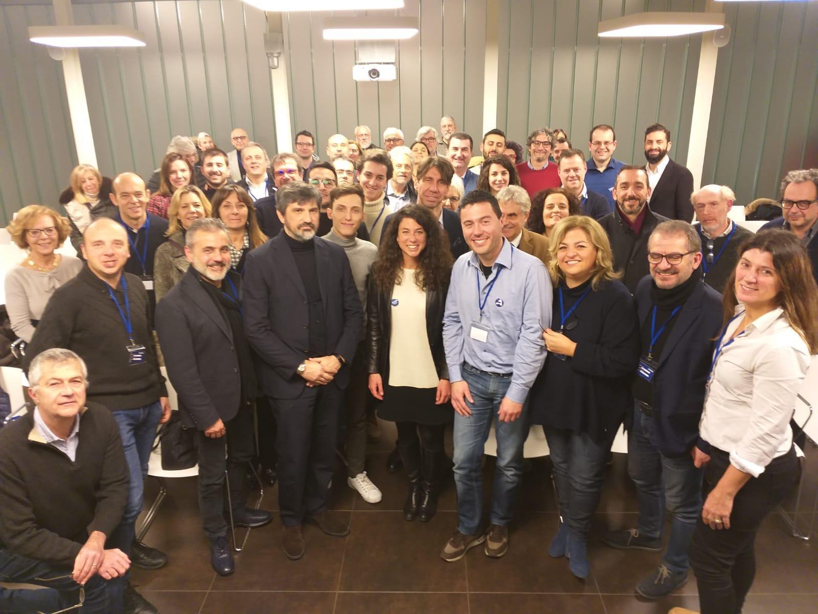 Giulia Pastorella, al centro, con una parte dei partecipanti all'OperAzione incontro tenuta a Prato