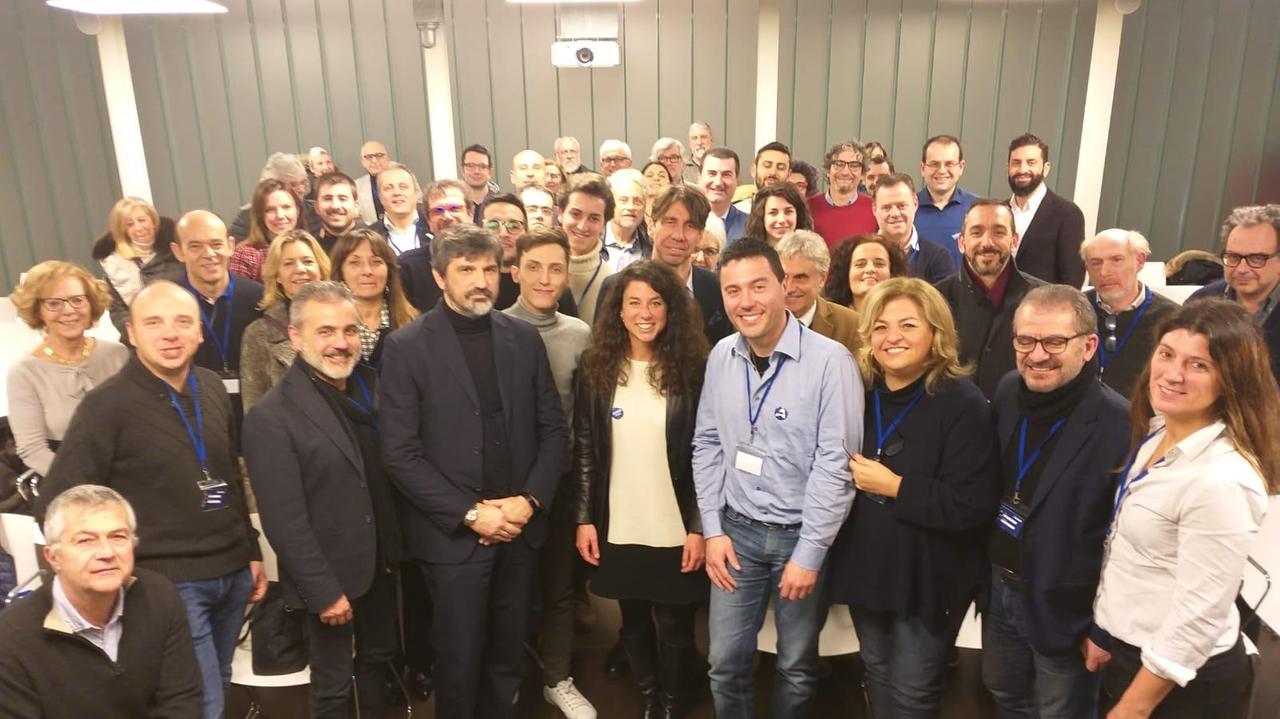 Giulia Pastorella, al centro, con una parte dei partecipanti all'OperAzione incontro tenuta a Prato