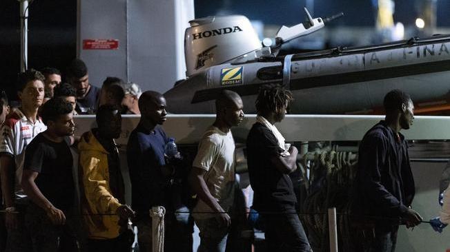 Soccorsi 24 migranti a largo di Calais
