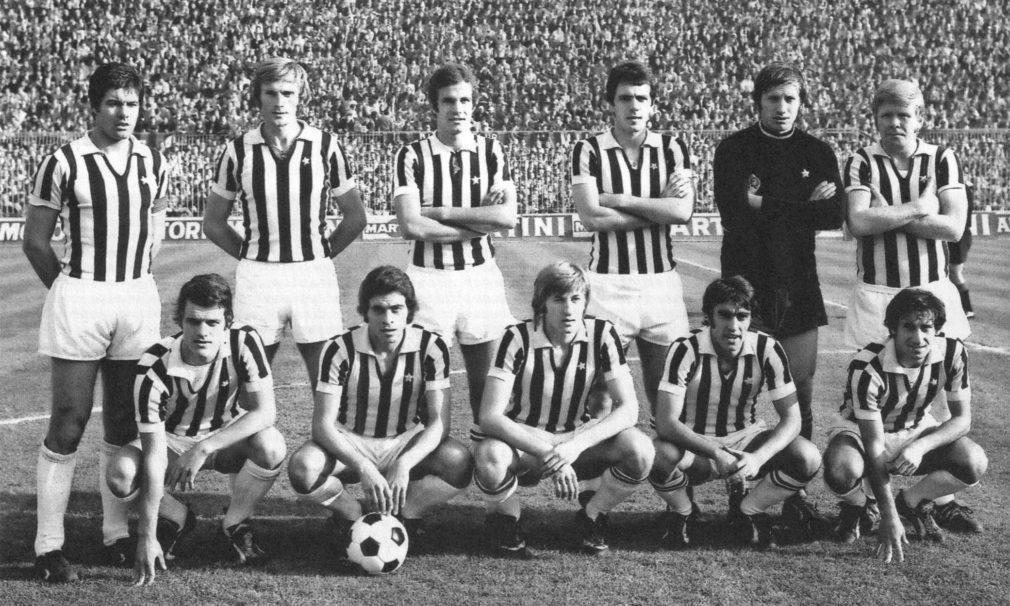 Una formazione della Juventus degli anni Settanta: Morini è il secondo in piedi da sinistra
