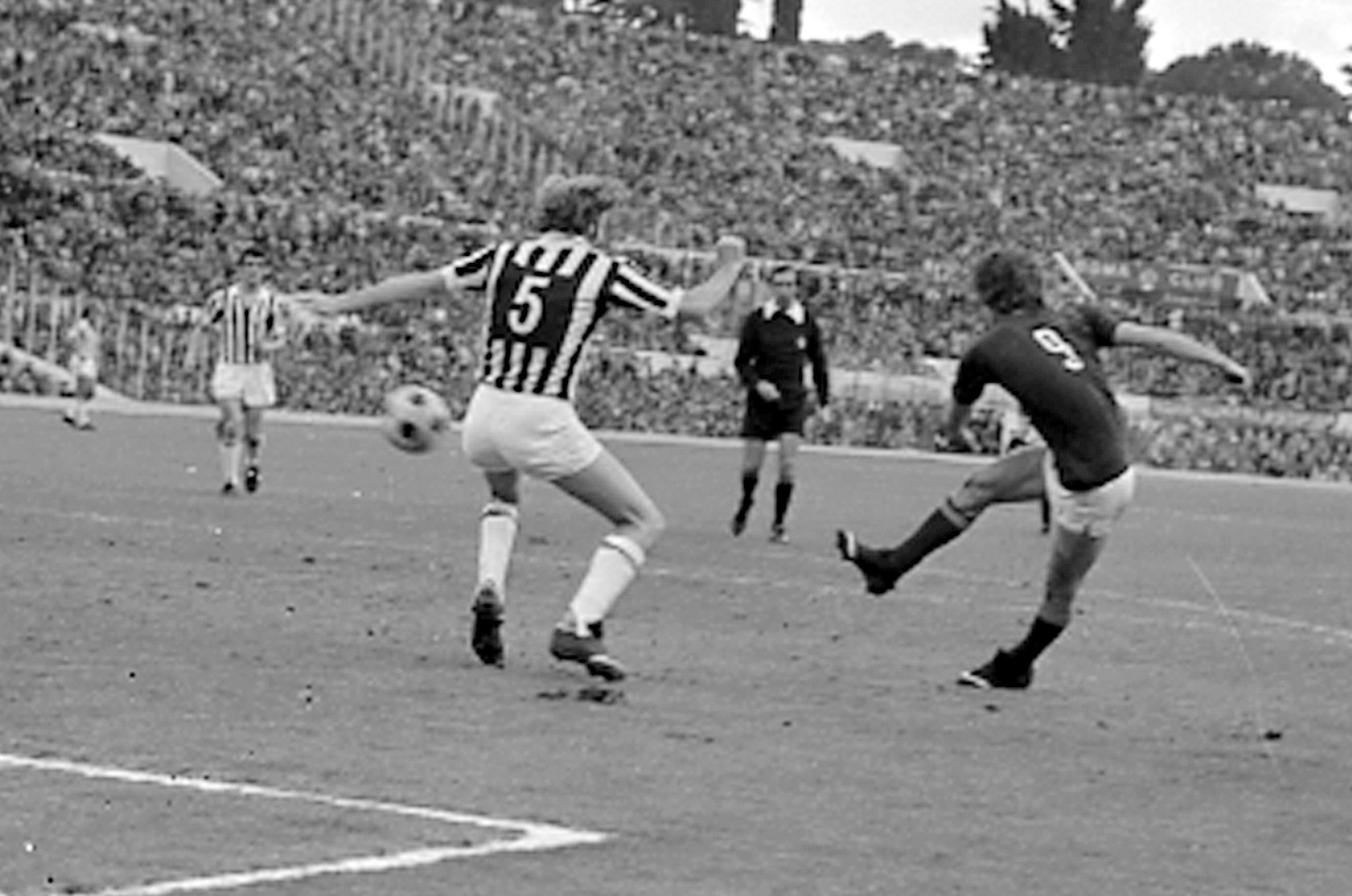 Morini con la maglia numero 5 della Juventus