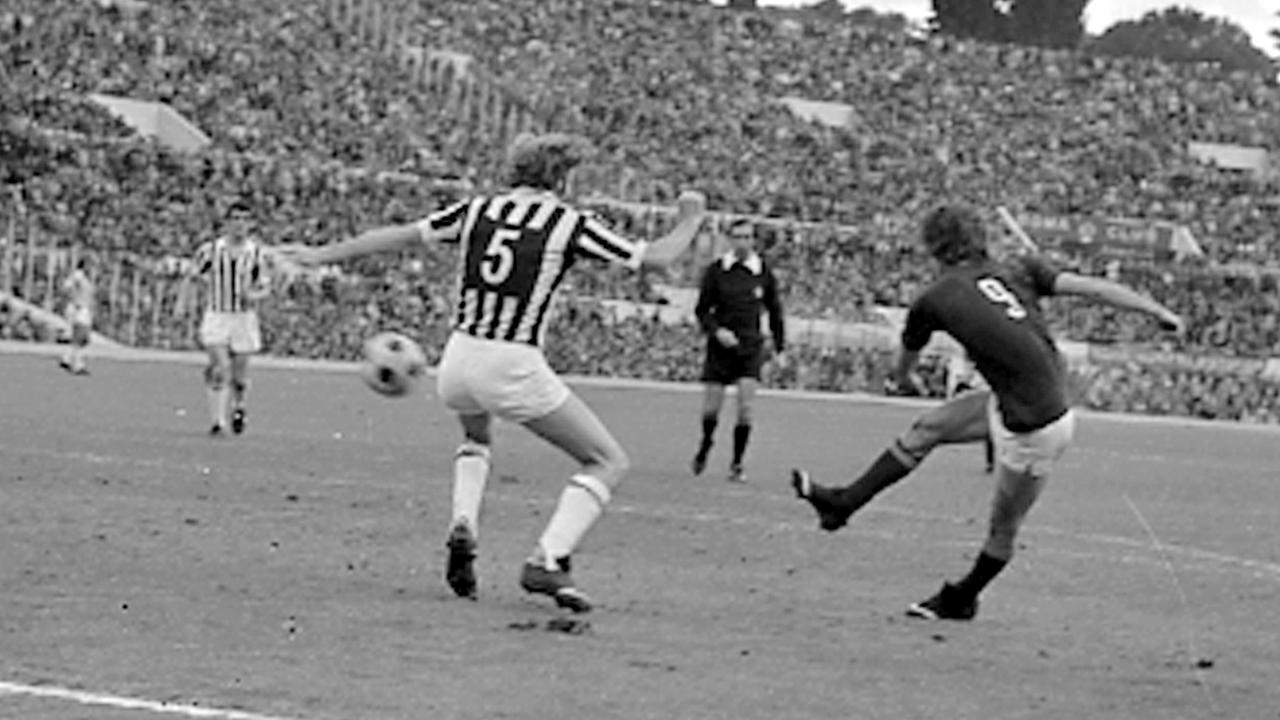 Morini con la maglia numero 5 della Juventus