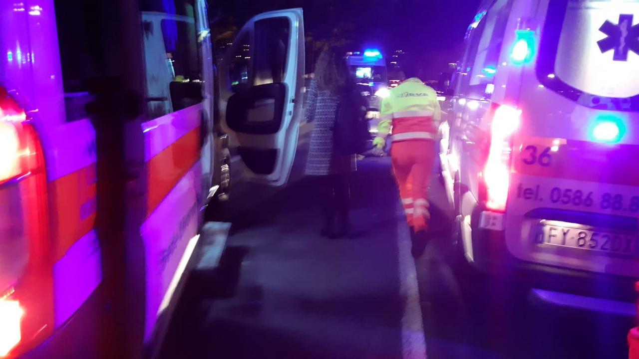 Le ambulanze della Svs in via Inghilterra (foto d'archivio)
