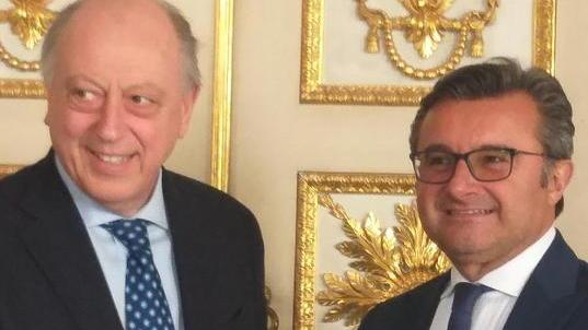 Basta bottigliette di plastica, a scuola arrivano i fontanelli