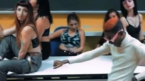 «Troppe polemiche dopo il videoclip», Bello FiGo annulla il concerto a Livorno