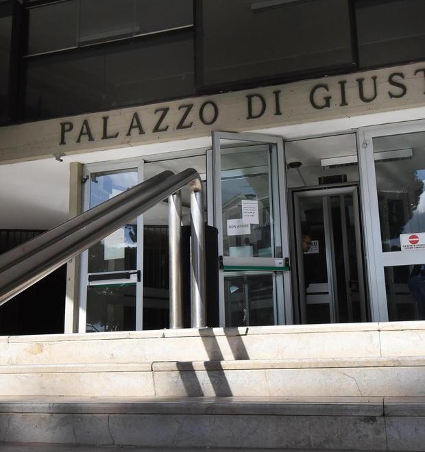 Prima «Ti ammazzo» e poi un inseguimento folle lungo la Senese 
