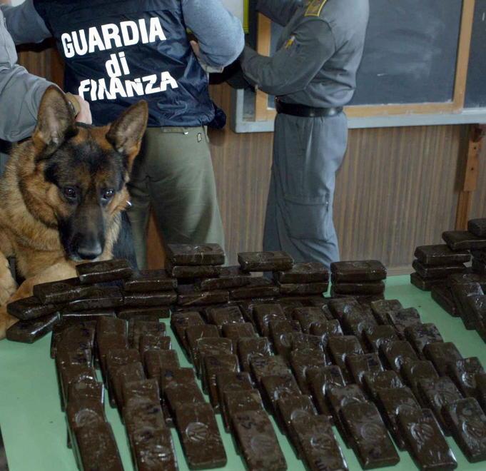 Sessanta chili di hashish in un garage: due condannati 