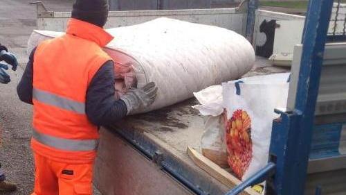 Rifiuti, oltre 37 tonnellate raccolte in un anno ai bordi delle strade