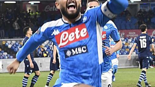 Il Napoli indossa l’abito da sera Insigne-show, Lazio al palo