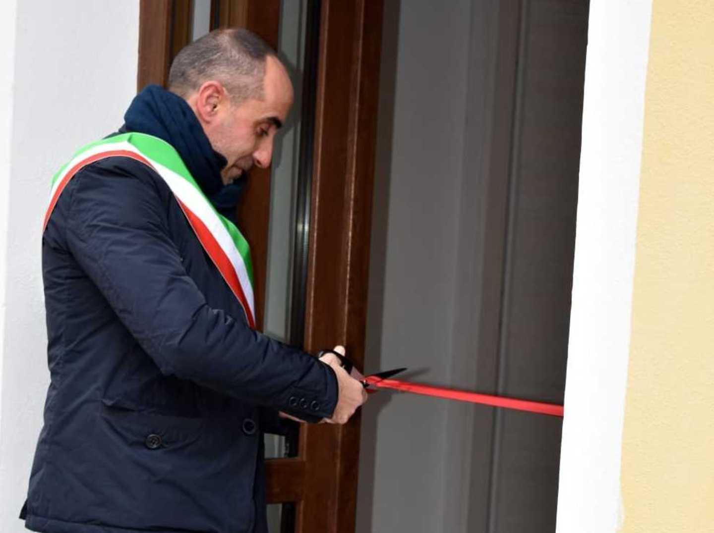 Ad Anela il taglio del nastro nell’ambulatorio del medico di base