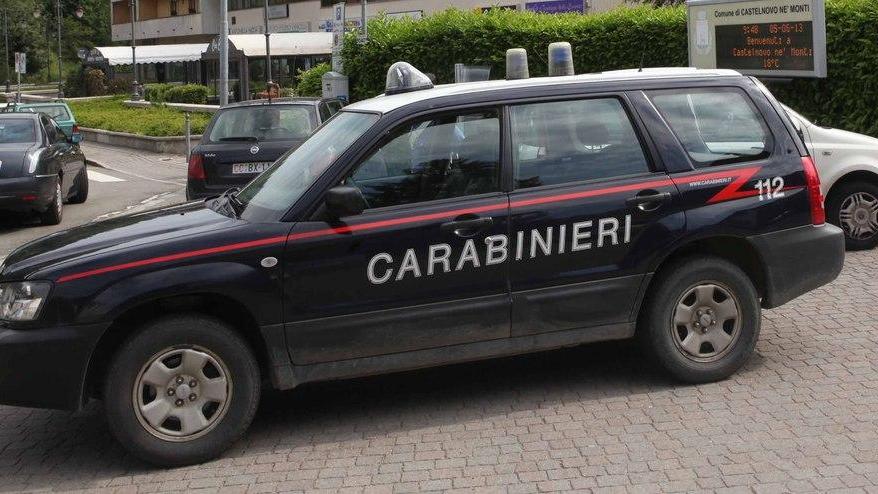 La barista dietro al bancone è una ragazzina di soli 12 anni