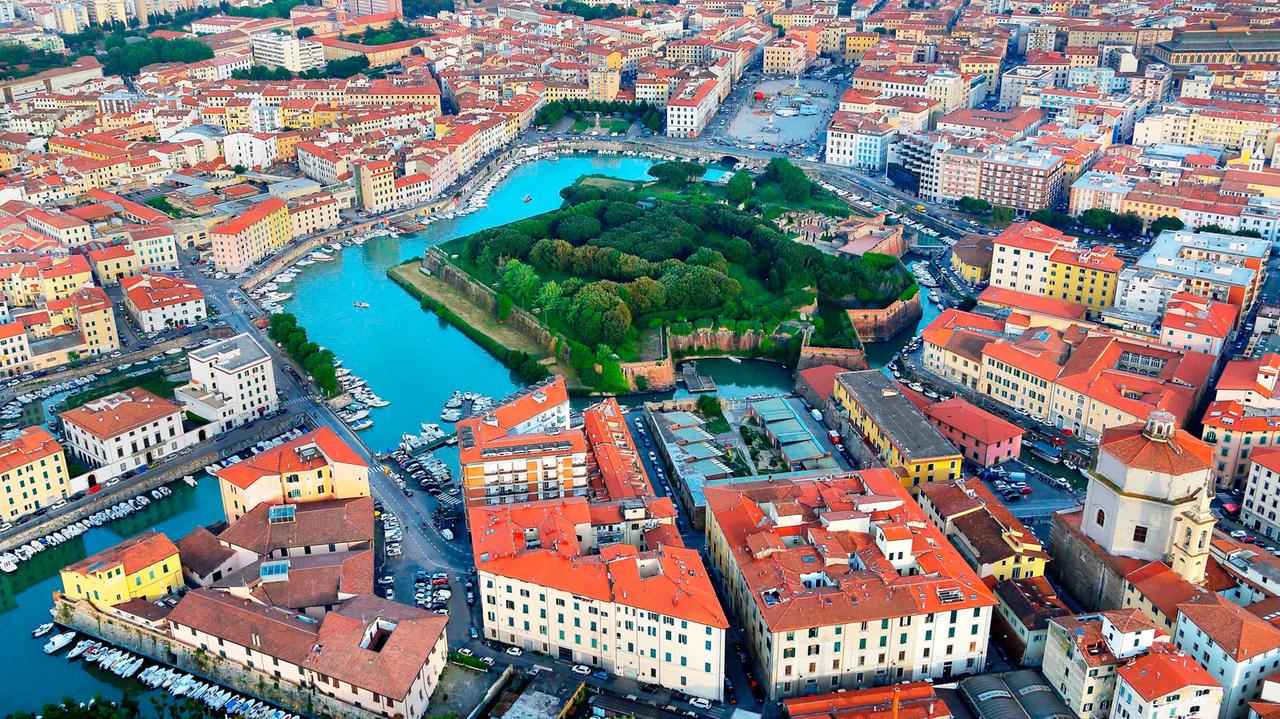 Livorno, l'area della Fortezza Nuova, della Venezia e di piazza della Repubblica in una veduta aerea