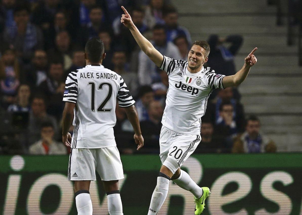 L'esultanza di Pjaca dopo un gol in Champions sul campo del Porto