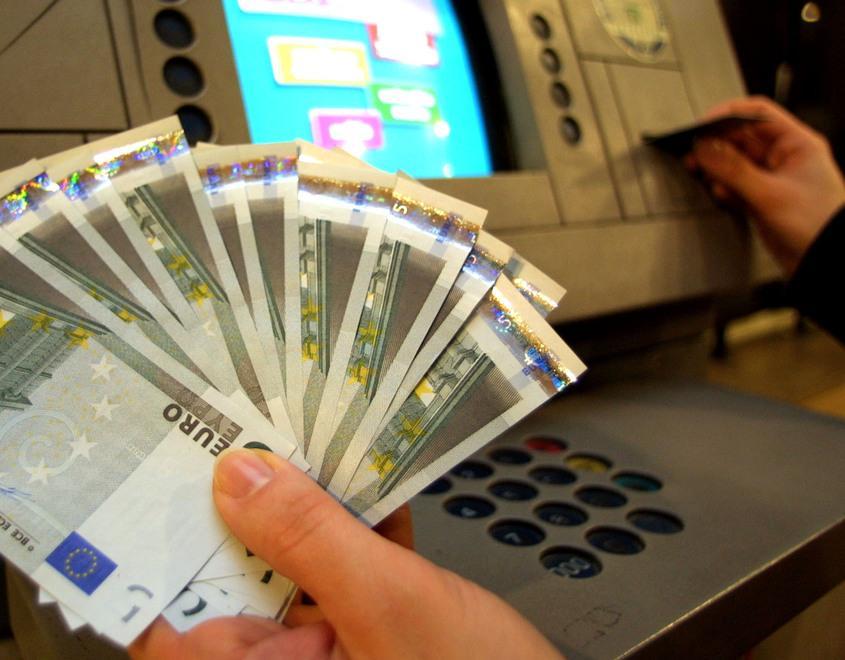 Pistola puntata in faccia al parroco per prendere i soldi della canonica 