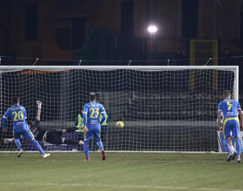 Carrarese, il derby è tuo: Pontedera battuto Cardoselli e poi Infantino per i tre punti 