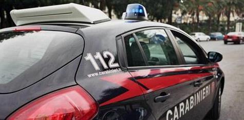 Ruba in una villa e tenta di fuggire in Ape: denunciato