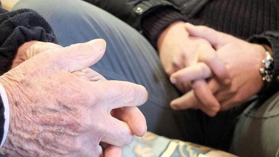 In passerella i 38 “eroi” della resistenza dietro il bancone