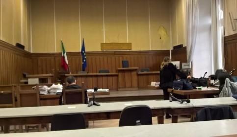 Aggressione con coltello per il rombo della moto: alla sbarra due fratelli 
