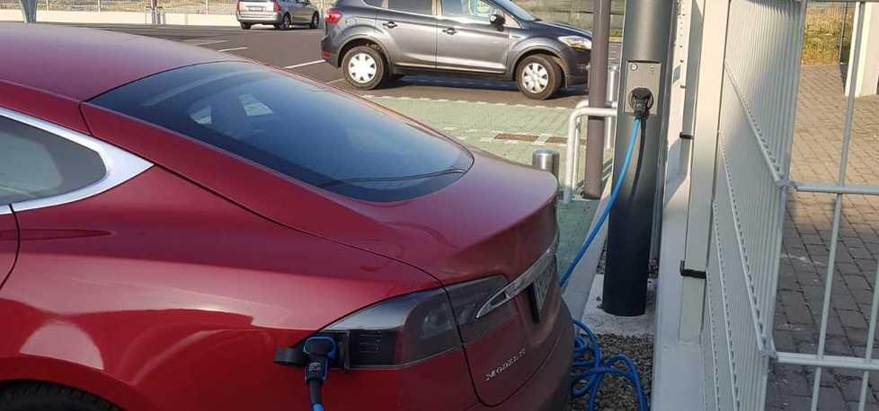 Fare il pieno all’autoelettrica grazie a un generatore... a gasolio