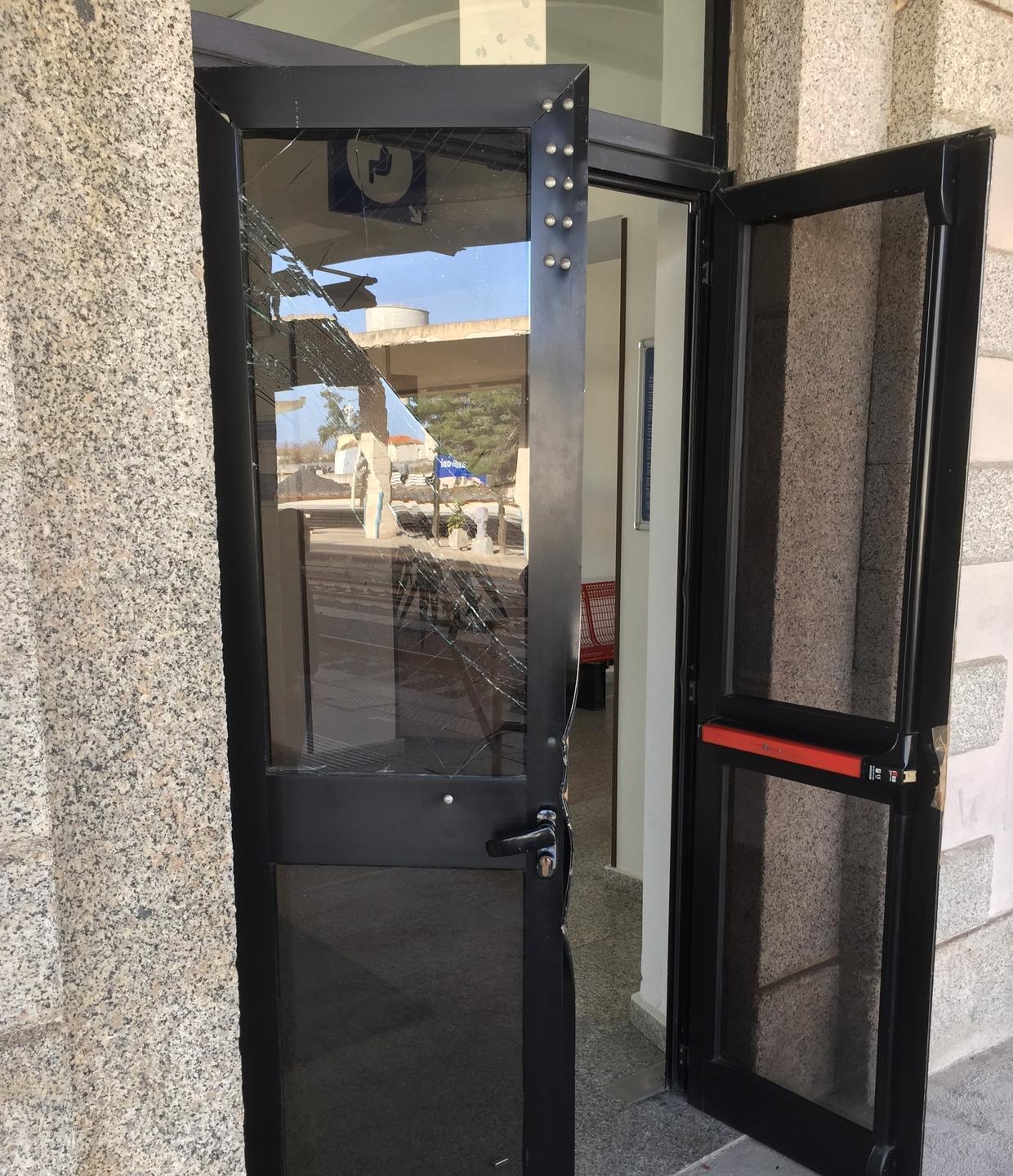 Furto con scasso nel bar della stazione di Chilivani 