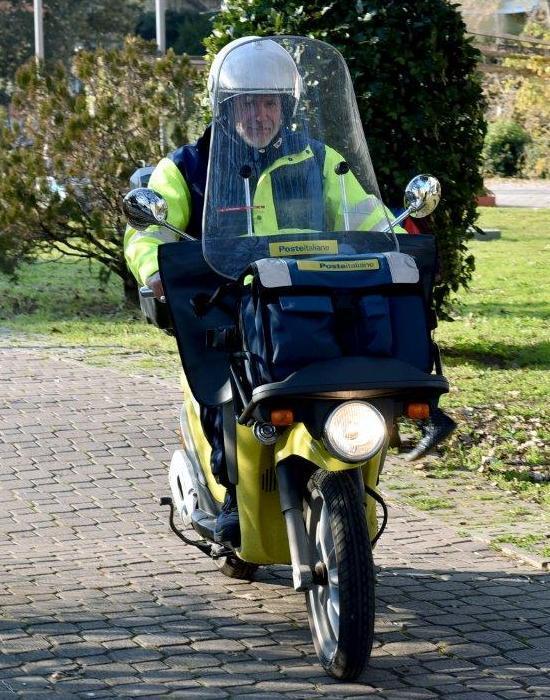 Postini più sostenibili con i 5 nuovi scooter a basse emissioni 