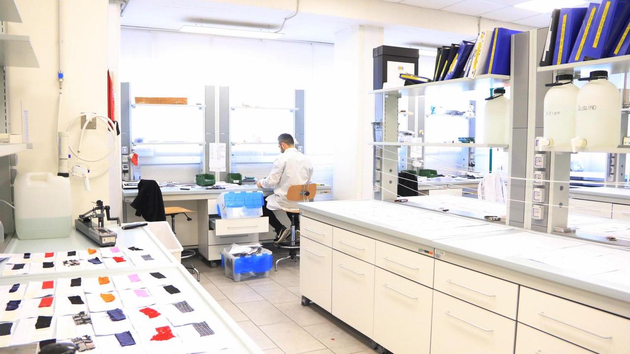 Il laboratorio del Buzzi (foto d'archivio)