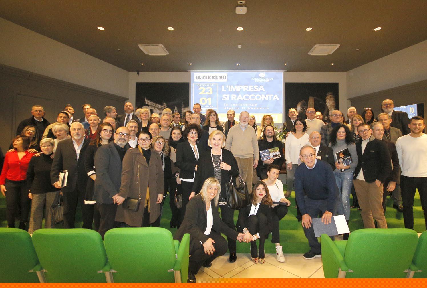 Il gruppo degli imprenditori premiati alla Camera di Commercio in occasione dell’evento conclusivo de “L’impresa si racconta” (FOTO RENZULLO/MUZZI)