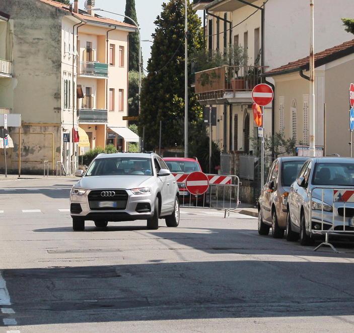 Via del Salsero a doppio senso con limitatori della velocità 