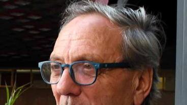 Pugno al vicino, Bompressi ai servizi sociali